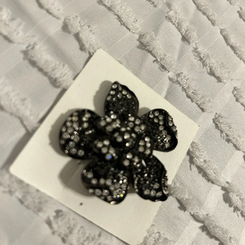 Black and Silver Rhinestone Flower‎ Brooch